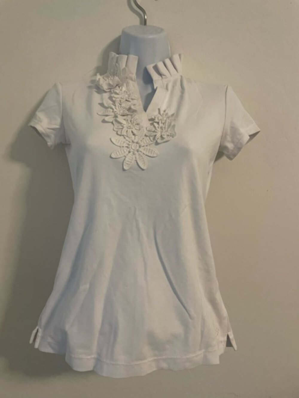 Lilly Pulitzer Luxletic Meryl nylon pique top, white, floral applique XXS NWT